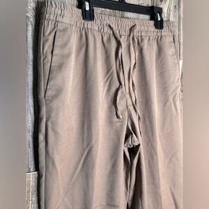 H&M Tan men’s dress pants with Elastic Waistband and Relaxed Fit